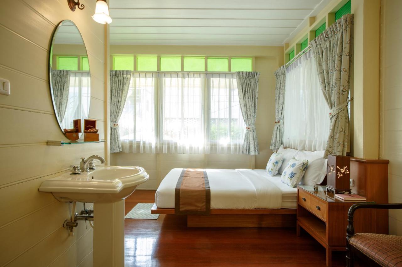 Baan Dinso Hostel Bangkok Exterior photo