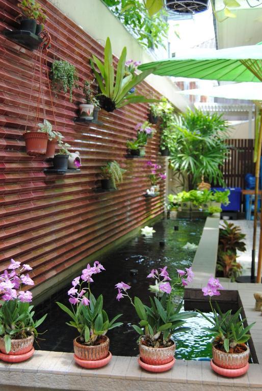 Baan Dinso Hostel Bangkok Exterior photo
