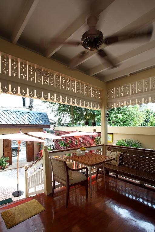 Baan Dinso Hostel Bangkok Exterior photo