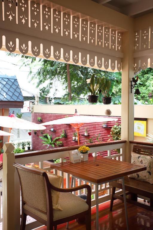 Baan Dinso Hostel Bangkok Exterior photo